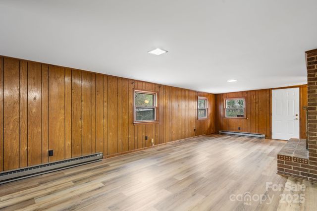 1902 19th Avenue NE, Hickory, NC 28601