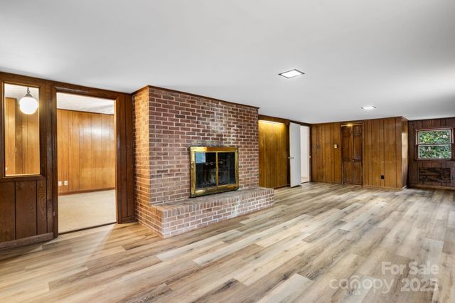 1902 19th Avenue NE, Hickory, NC 28601