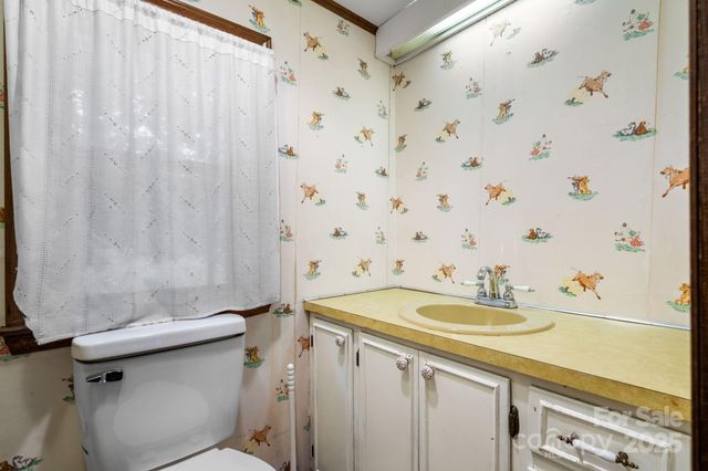 1902 19th Avenue NE, Hickory, NC 28601