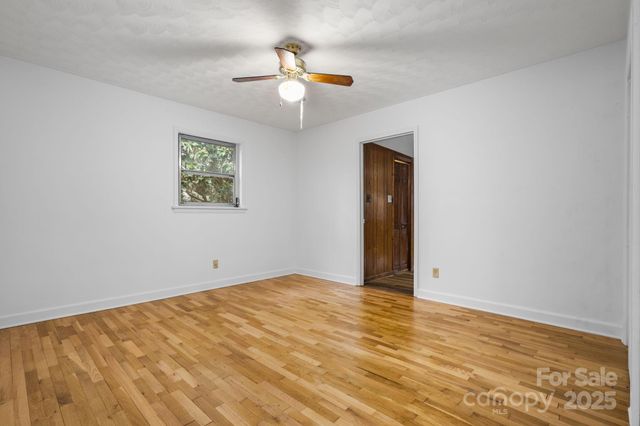 1902 19th Avenue NE, Hickory, NC 28601