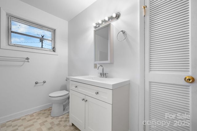 1902 19th Avenue NE, Hickory, NC 28601