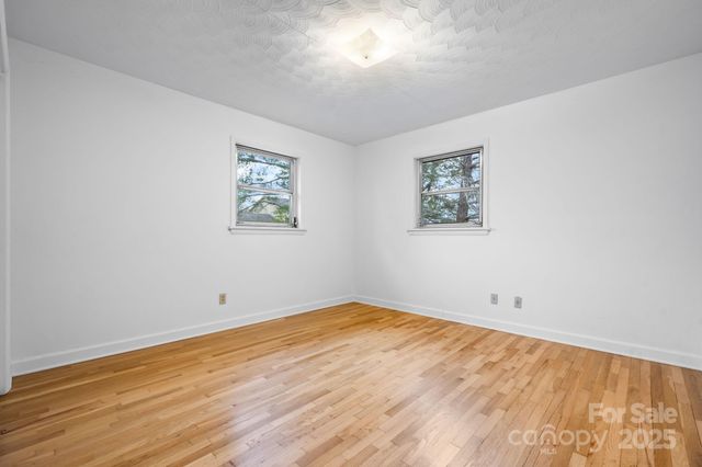 1902 19th Avenue NE, Hickory, NC 28601