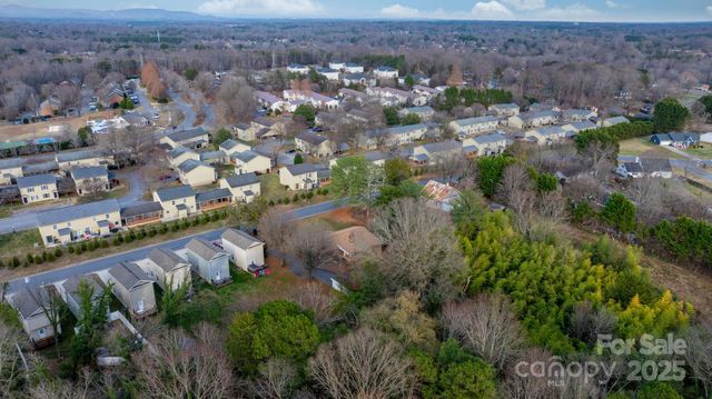 1902 19th Avenue NE, Hickory, NC 28601