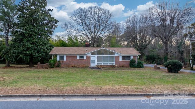 1902 19th Avenue NE, Hickory, NC 28601