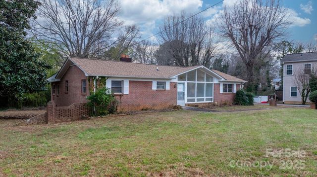 1902 19th Avenue NE, Hickory, NC 28601