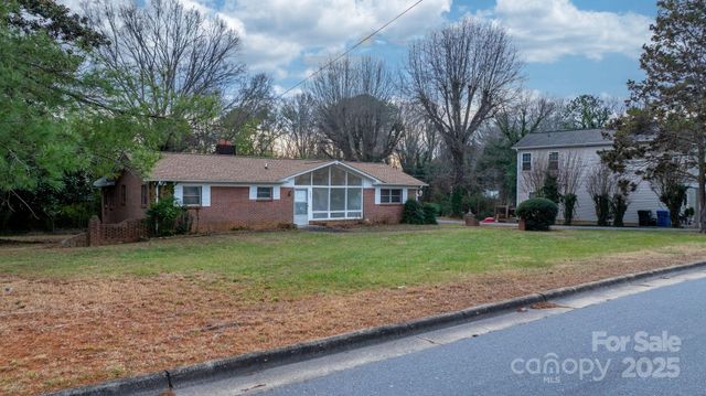 1902 19th Avenue NE, Hickory, NC 28601