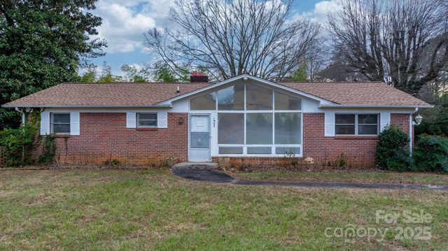 1902 19th Avenue NE, Hickory, NC 28601