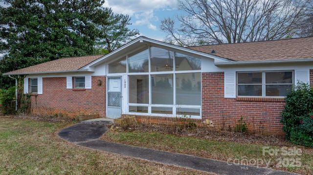 1902 19th Avenue NE, Hickory, NC 28601