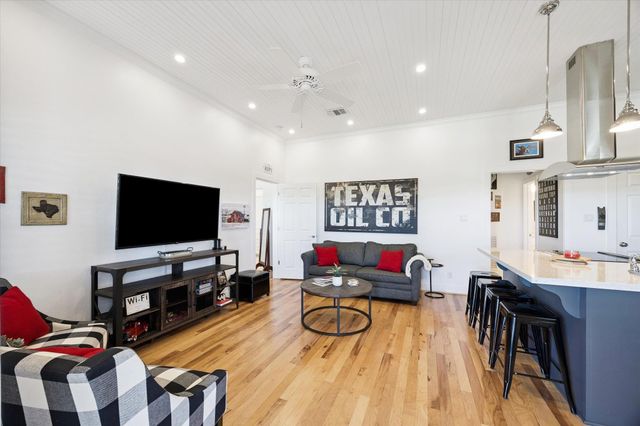 5100 Jaeger RD, Burton, TX 77835