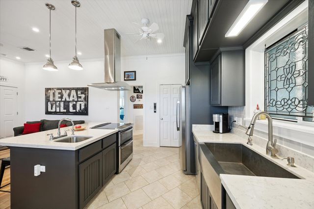 5100 Jaeger RD, Burton, TX 77835