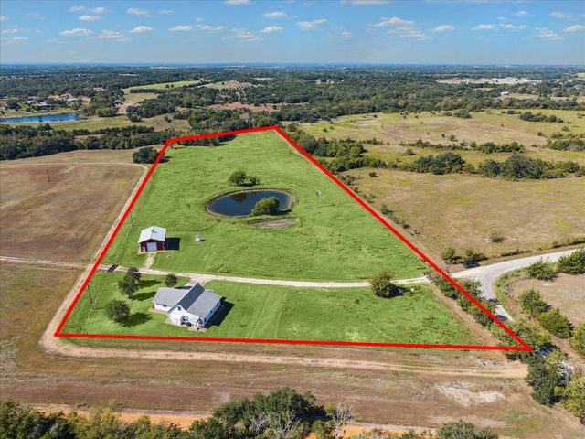 5100 Jaeger RD, Burton, TX 77835