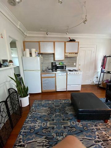 35 State 1, Marblehead, MA 01945