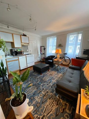 35 State 1, Marblehead, MA 01945