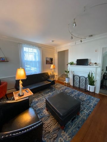 35 State 1, Marblehead, MA 01945