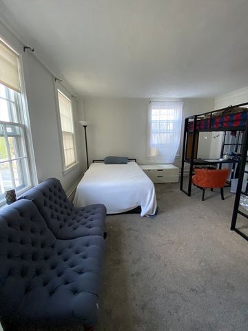 35 State 1, Marblehead, MA 01945