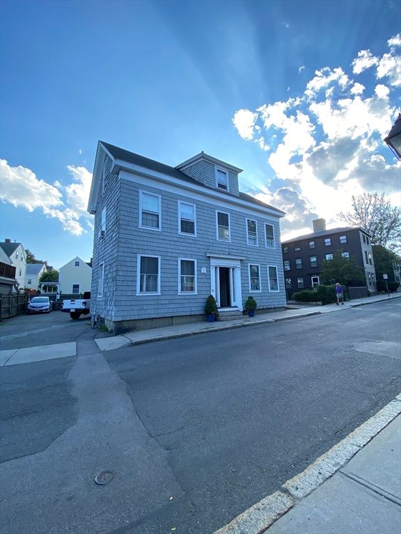 35 State 1, Marblehead, MA 01945