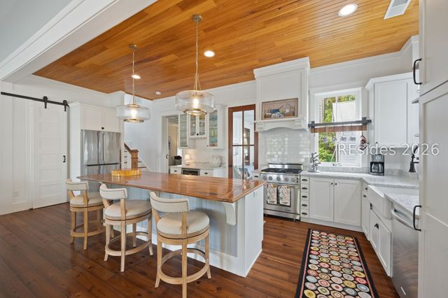 2 Pondhawk Rd, Bluffton, SC 29909