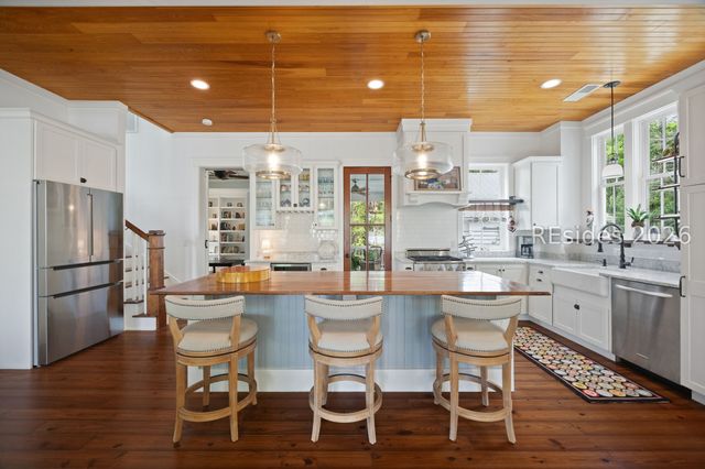 2 Pondhawk Rd, Bluffton, SC 29909