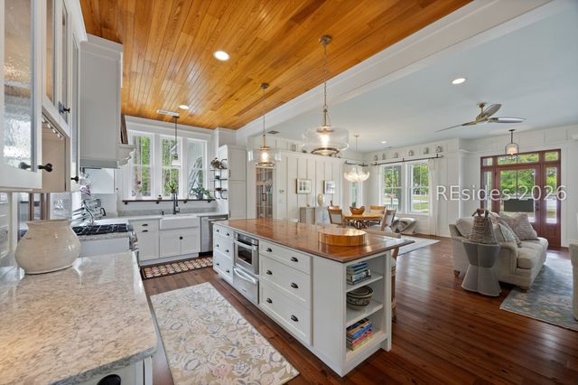 2 Pondhawk Rd, Bluffton, SC 29909