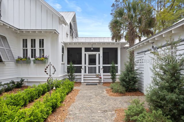 2 Pondhawk Rd, Bluffton, SC 29909