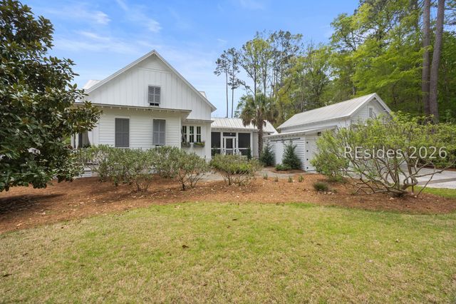 2 Pondhawk Rd, Bluffton, SC 29909