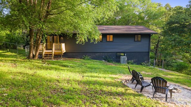 47 Crabtree Road, Rossville, GA 30741