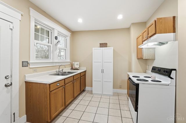 37 Hereford Street, Cincinnati, OH 45216