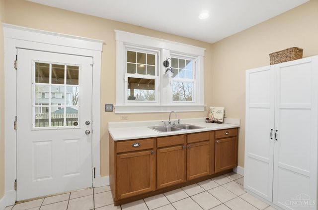 37 Hereford Street, Cincinnati, OH 45216