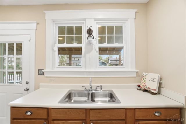 37 Hereford Street, Cincinnati, OH 45216