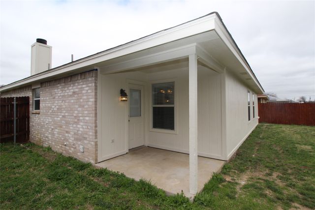 856 Mccully Street, White Settlement, TX 76108