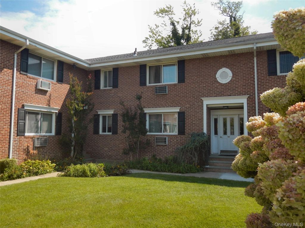 200 Merrick Road H, Amityville, NY 11701 — exterior