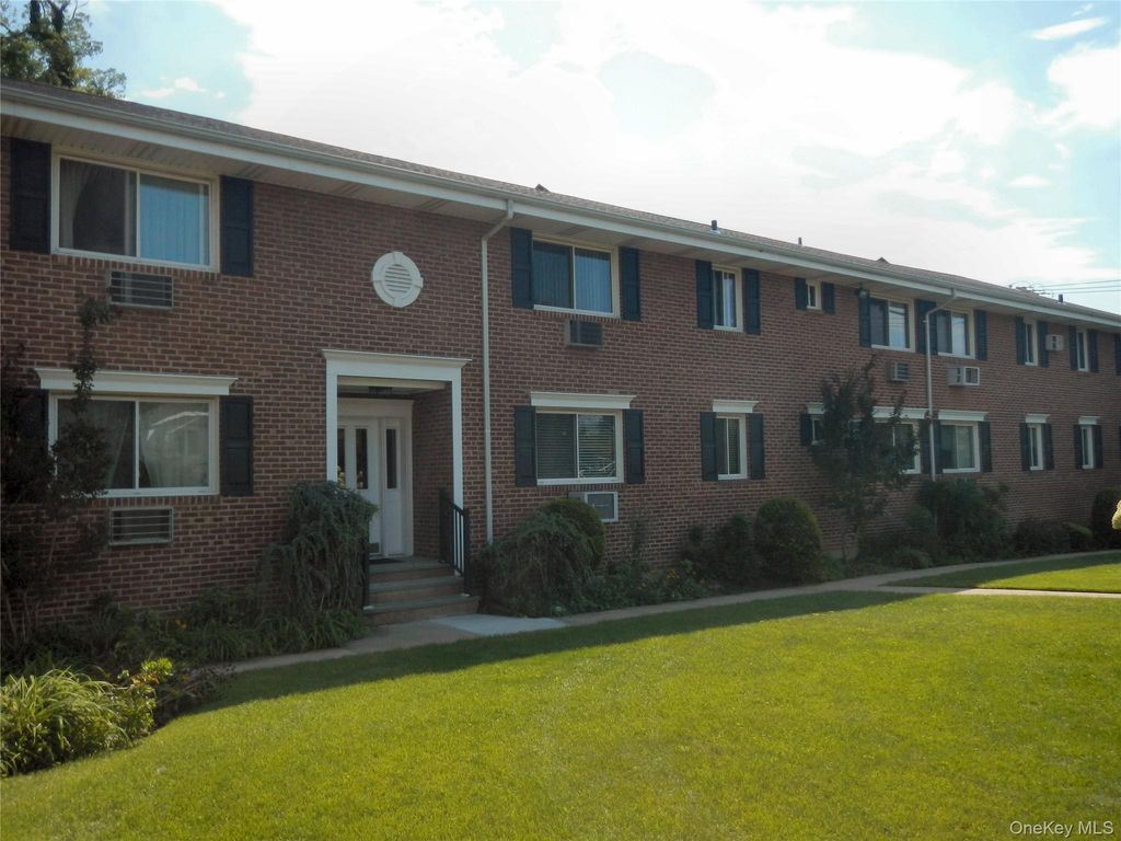 200 Merrick Road H, Amityville, NY 11701 — photo 2