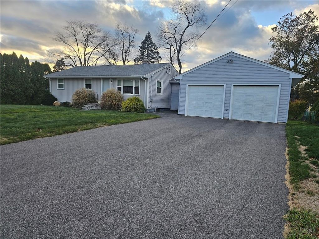 75 Buckwheat Avenue, Portsmouth, RI 02871