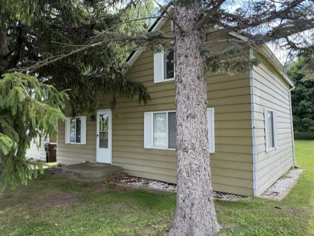 744 Saint Johns Street, Ithaca, MI 48847