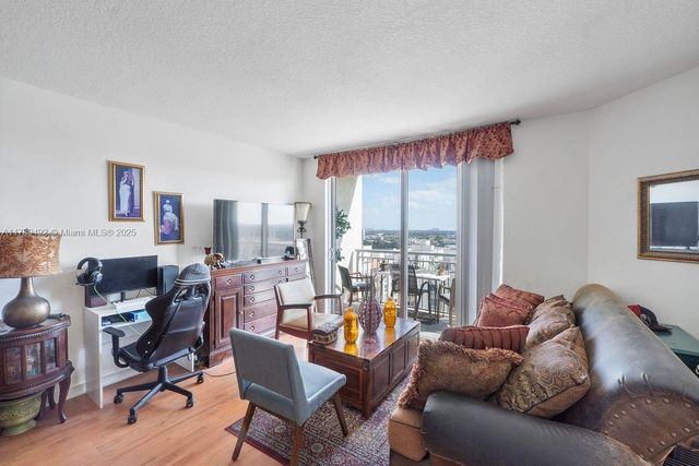 9055 SW 73rd Ct 903, Miami, FL 33156