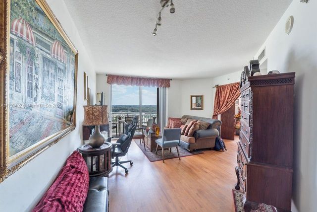 9055 SW 73rd Ct 903, Miami, FL 33156