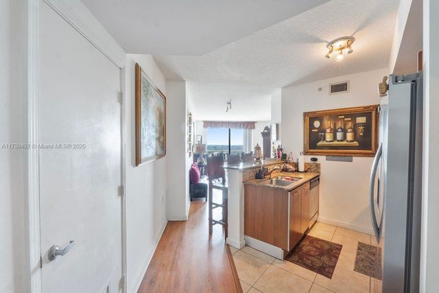 9055 SW 73rd Ct 903, Miami, FL 33156