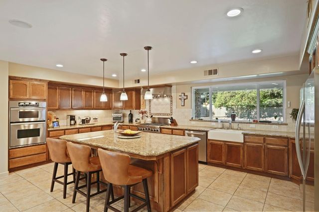 17700 N Kennison Ln, Lodi, CA 95240