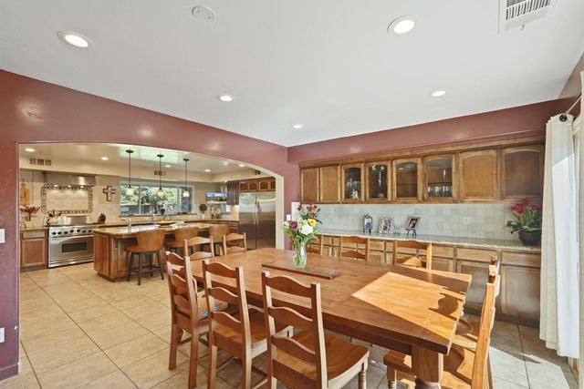 17700 N Kennison Ln, Lodi, CA 95240