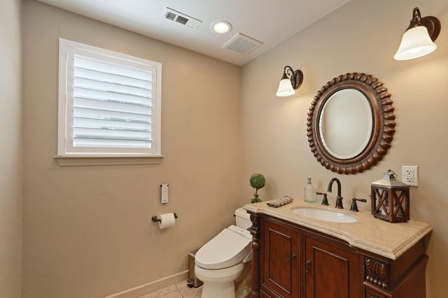 17700 N Kennison Ln, Lodi, CA 95240