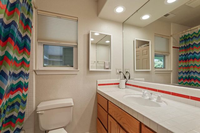 17700 N Kennison Ln, Lodi, CA 95240