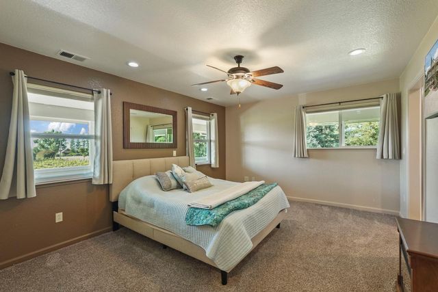 17700 N Kennison Ln, Lodi, CA 95240