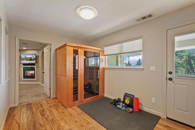 17700 N Kennison Ln, Lodi, CA 95240