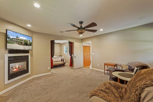 17700 N Kennison Ln, Lodi, CA 95240