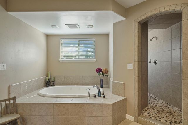 17700 N Kennison Ln, Lodi, CA 95240