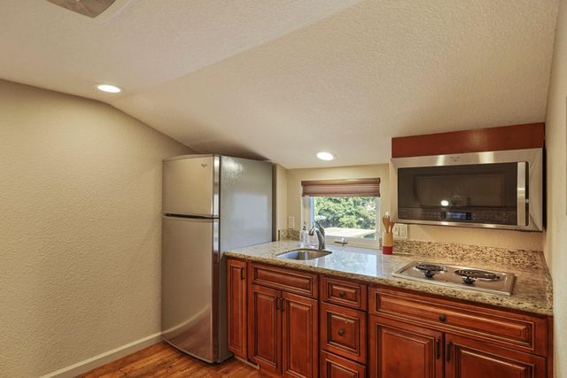 17700 N Kennison Ln, Lodi, CA 95240