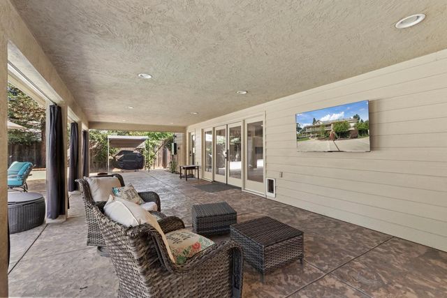 17700 N Kennison Ln, Lodi, CA 95240