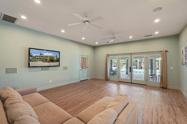 17700 N Kennison Ln, Lodi, CA 95240