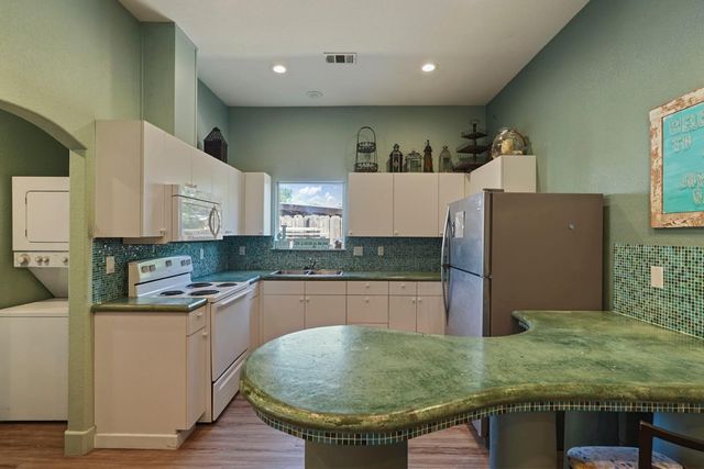 17700 N Kennison Ln, Lodi, CA 95240
