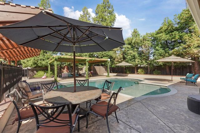 17700 N Kennison Ln, Lodi, CA 95240